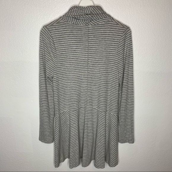 Comfy Slouchy Gray White Striped Waffle Knit Lagenlook Style Long Sleeve Tunic - Picture 6 of 9